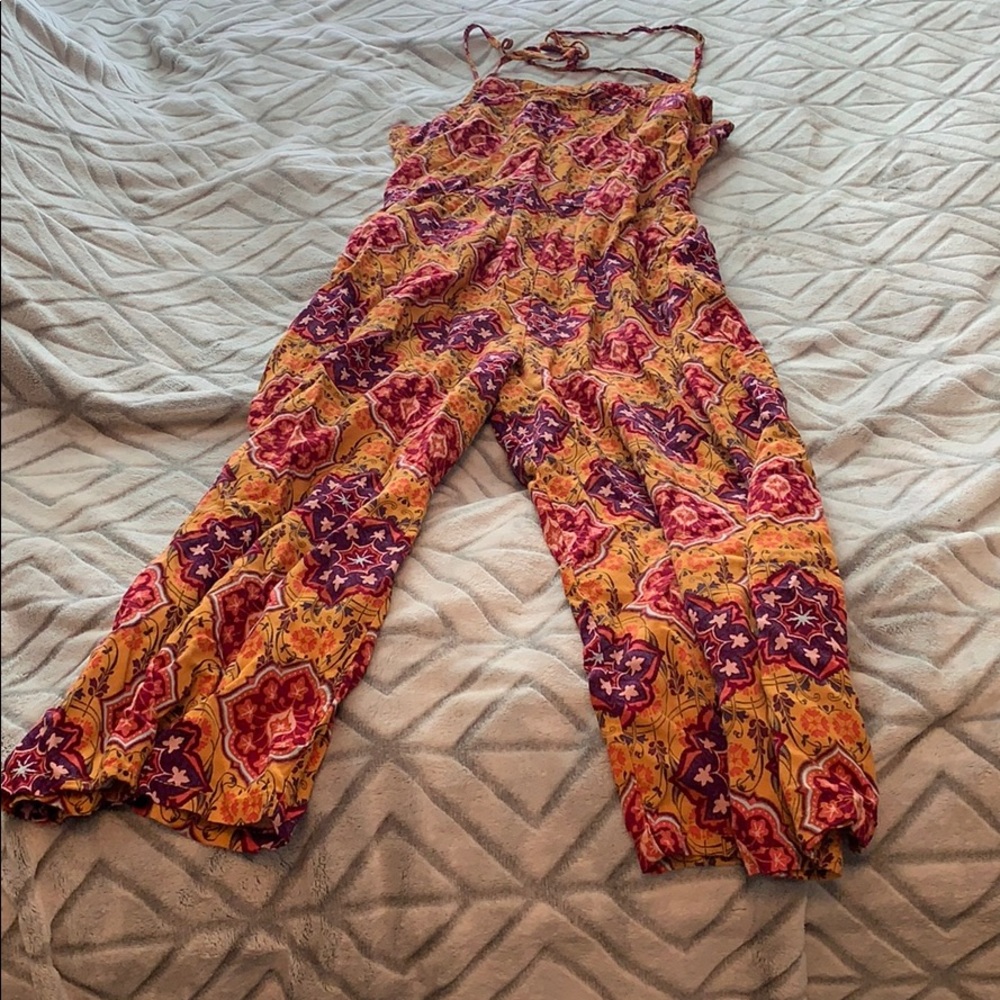 Adorable, Flowy, Patterned Romper! - image 3